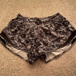 Womens hotty hot 2.5 inch size 6 shorts.